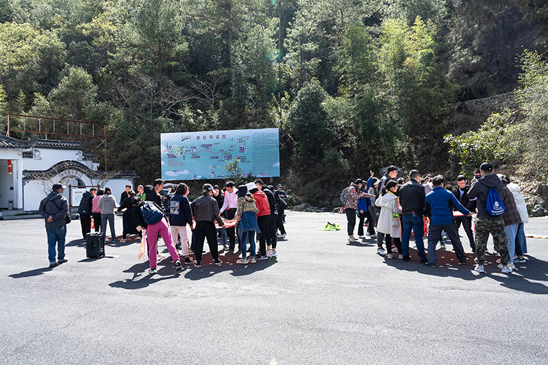 “凝聚巾幗力量，‘婦’能國投發展”屯溪區國投集團黨委開展三月主題黨日活動